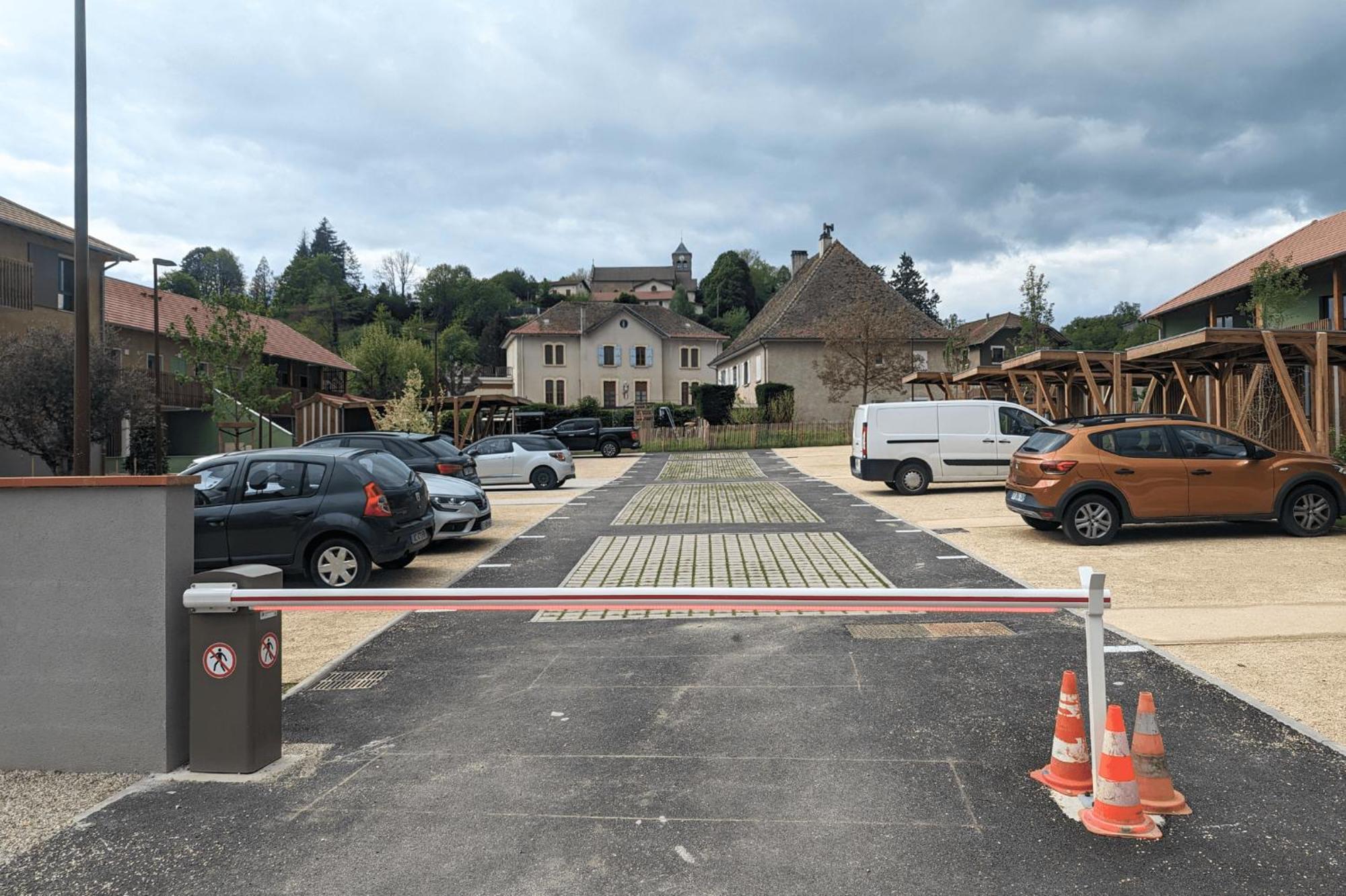 Avec Terrasse Lo Du -